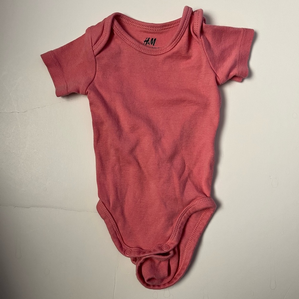 H&M short sleeve newborn bodysuit